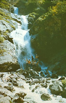 Водопад на спуске с перевала Орджоникидзе.1985 г.