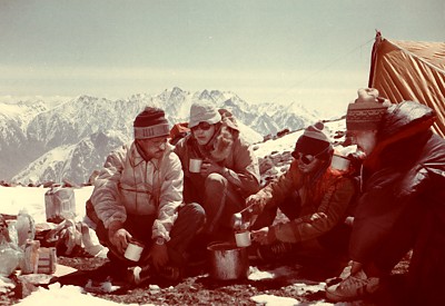 Группа на Ермоловских ночёвках. (c) 1988 С. Вавакин.