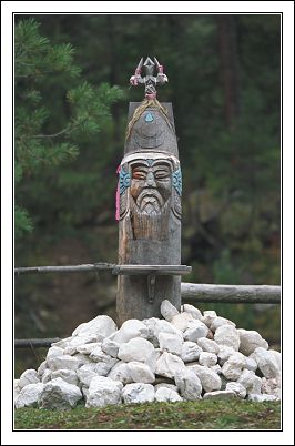 Резная скульптура на Шумаке.